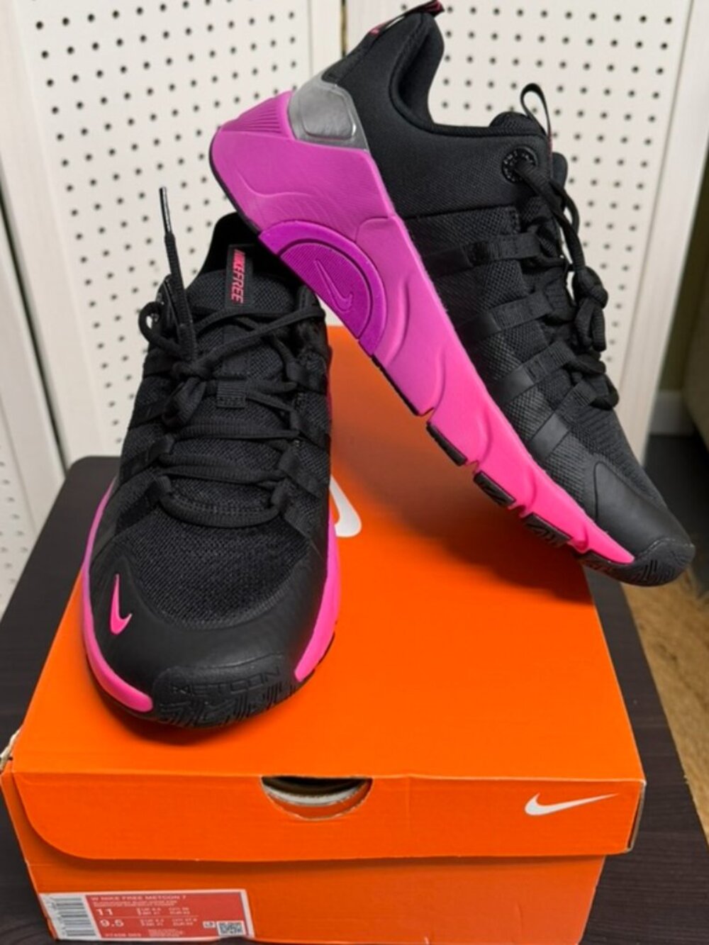 Nike Free Metcon 7 Women's Size 11 Men's 9.5 Sneaker Shoe Black Hyper Pink NIB - Picture 4 of 15